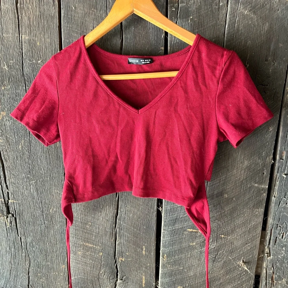 Crop top - Picture 1 of 3